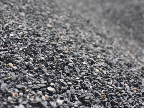 หินเกล็ดสีเทาตกแต่งพื้นสวน ราคาประหยัด